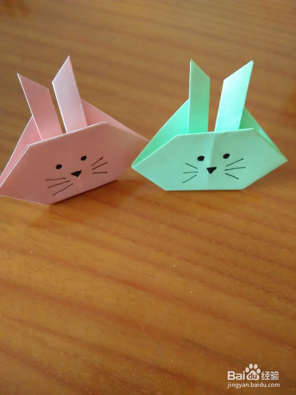 <b>教你如何折画小兔子</b>