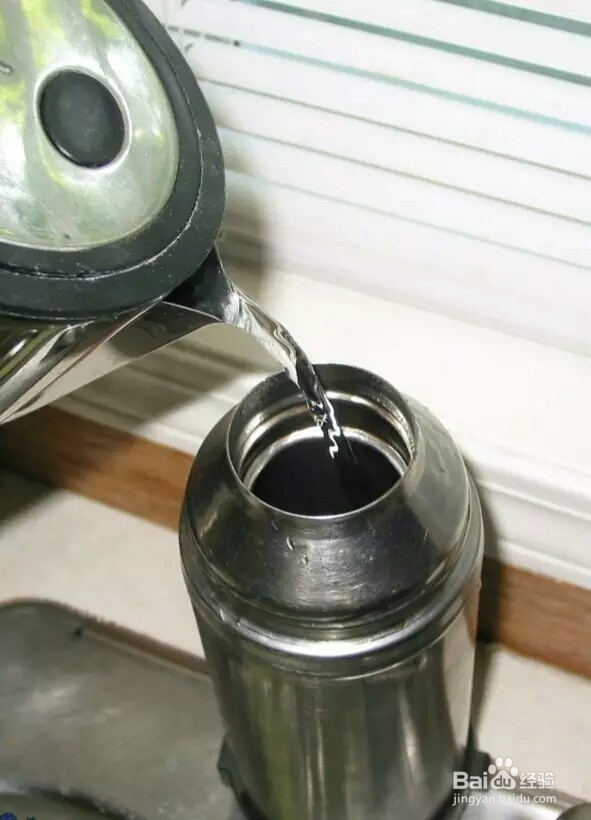 巧用鸡蛋壳消除水垢