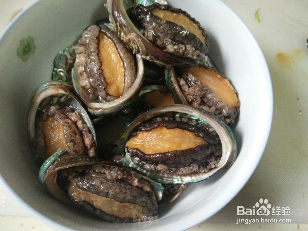 制作美味的浇汁鲍鱼