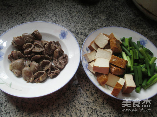 蒜薹香干炒鸡心