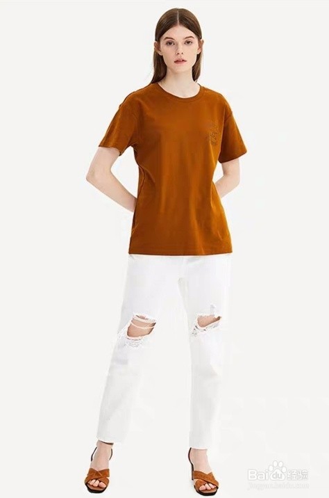 棕色T恤怎么搭配