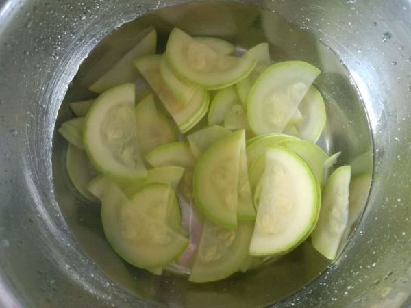 韩式辣拌西葫芦片