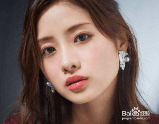 怎样用山茶花油打造清透桃花妆？