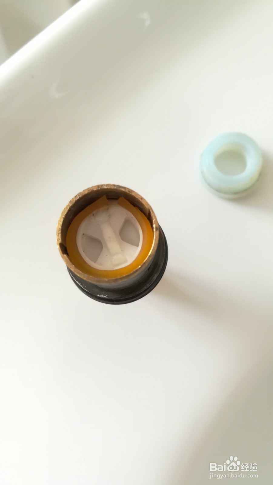 一根橡皮筋可解决水龙头滴水问题