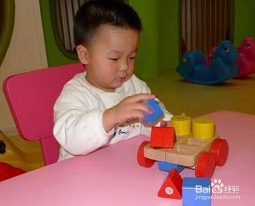 怎样利用玩具开发儿童智力？