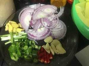 家常泡椒酸汤田鸡