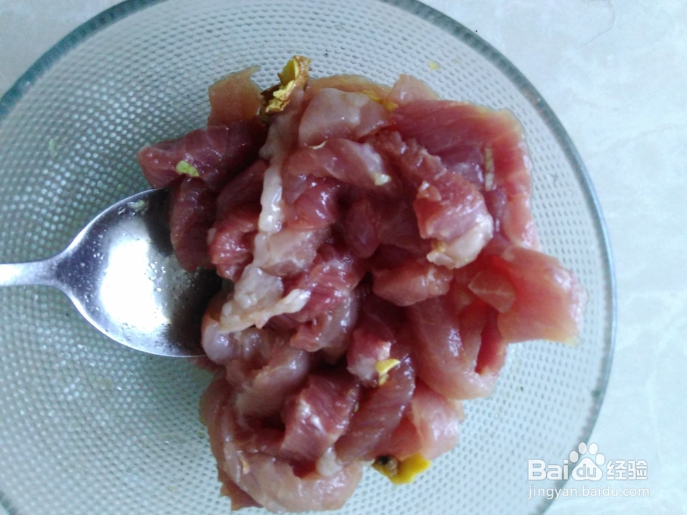 娃娃菜肉丝炒粉利的做法