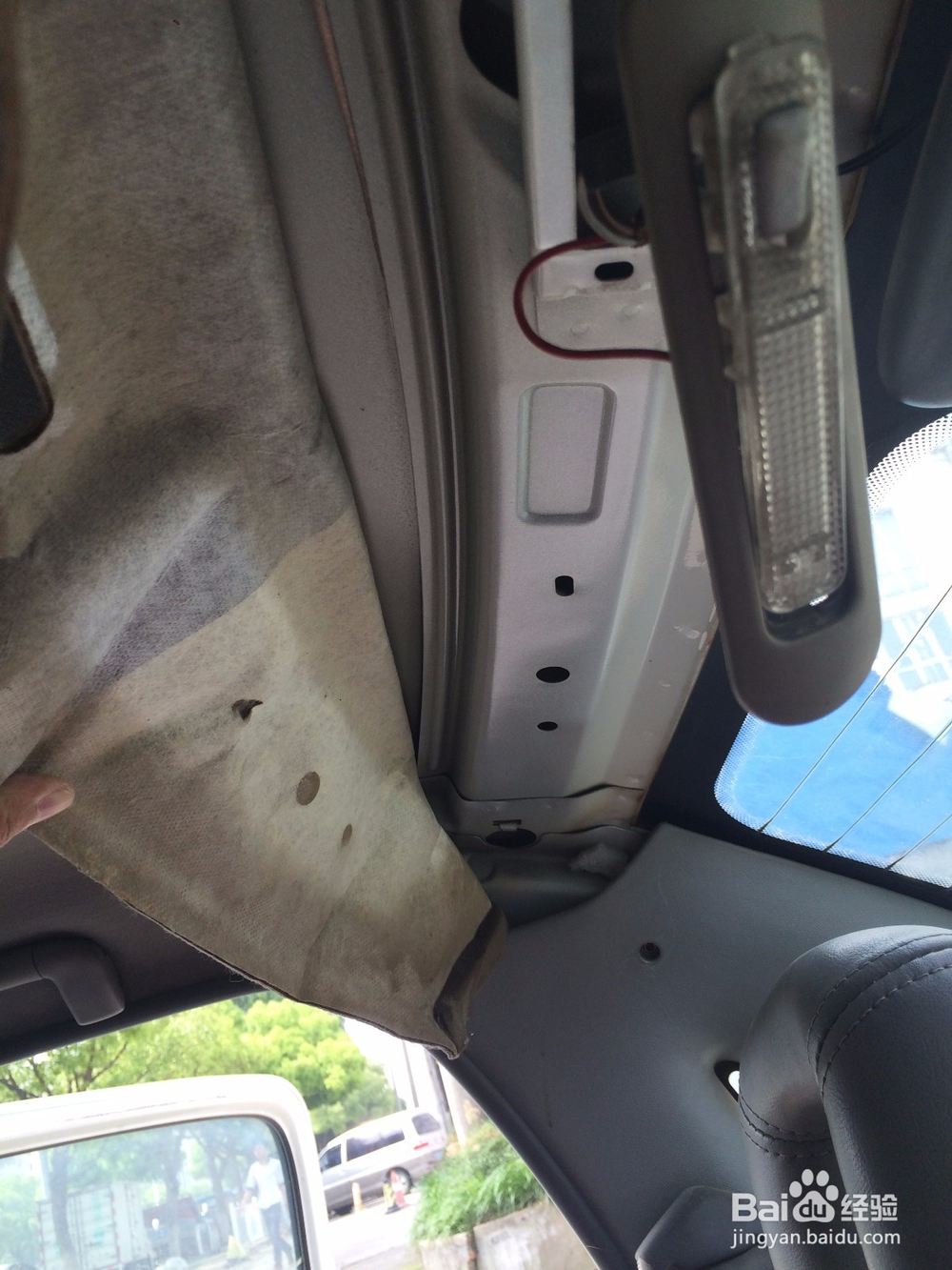 汽车内饰布脱落如何修复?