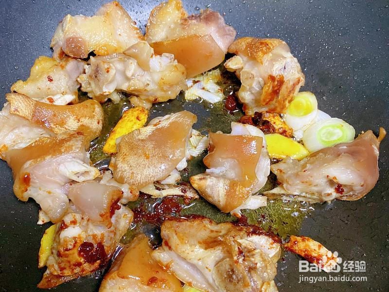 腊猪蹄炖萝卜的做法