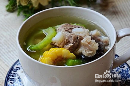 夏天降暑必备--苦瓜玉米排骨汤