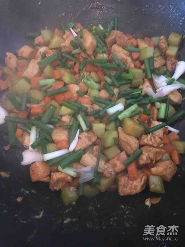 炒鸡丁的家常做法