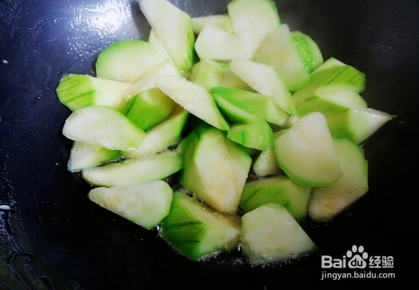 丝瓜炒荔枝的家常做法