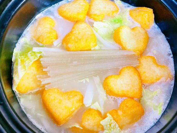 鳕鱼豆腐馄饨煲