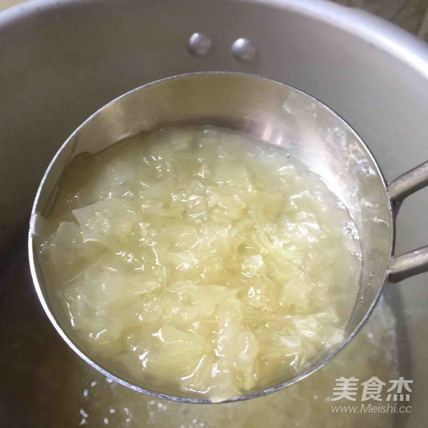 山楂银耳羹的做法