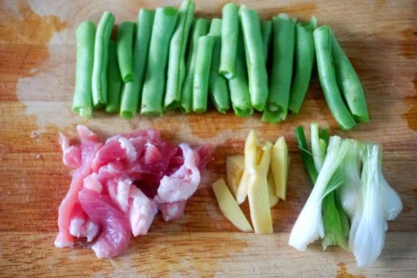 四季豆焖乌冬面