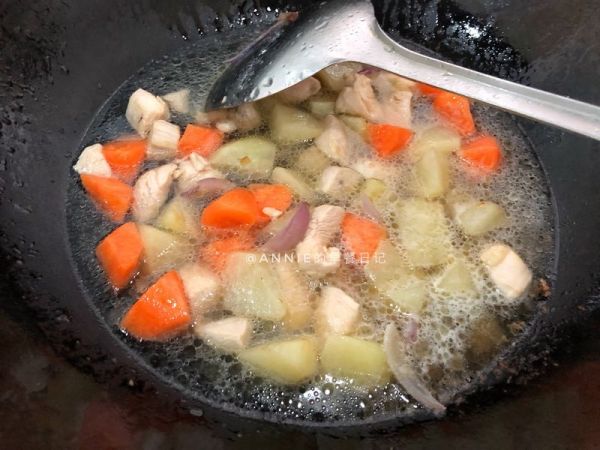 土豆咖喱鸡肉饭