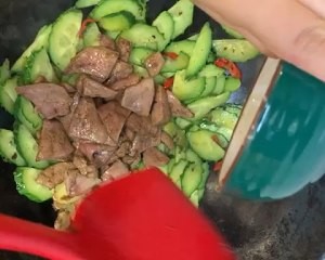 美味猪肝炒脆黄瓜