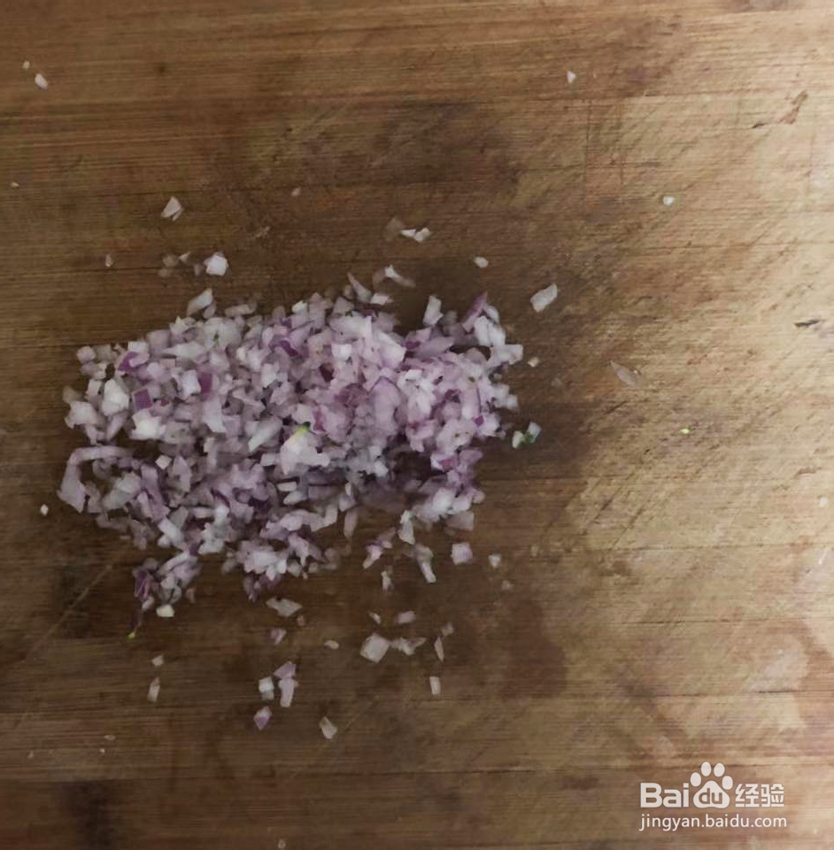 吃过瘾的红色藜麦蔬菜肉松三角饭团