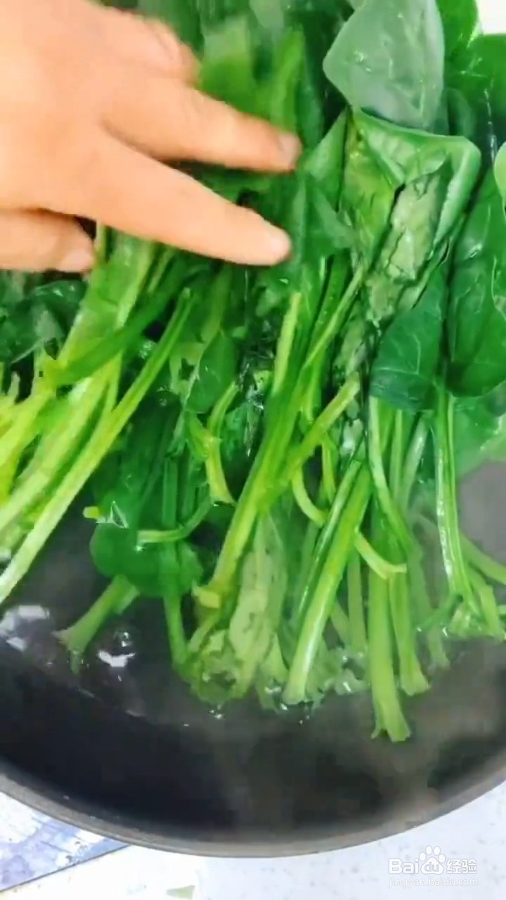 如何制作凉拌菠菜蛋皮粉丝
