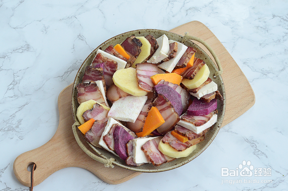 抢着吃的五彩腊肉合蒸