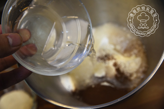 黑凤梨面包的做法