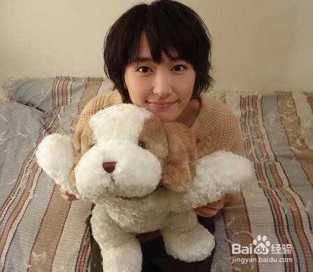 黑色短卷发怎样不老气