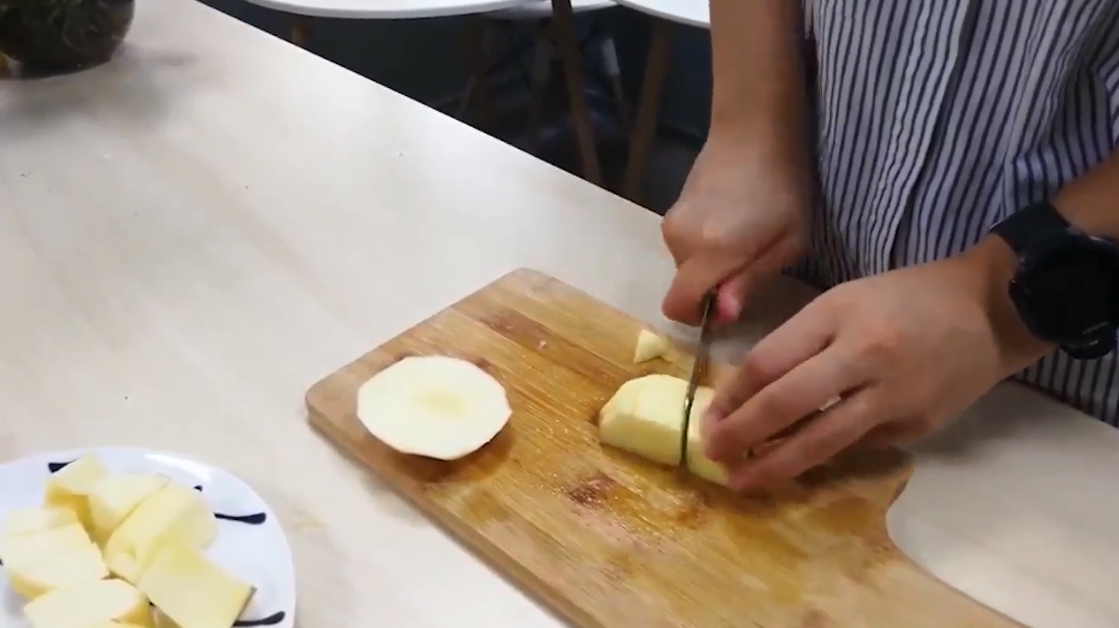 怎么制作水果奶昔？