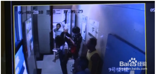 什么设备可以在电梯出现故障时第一时间报警