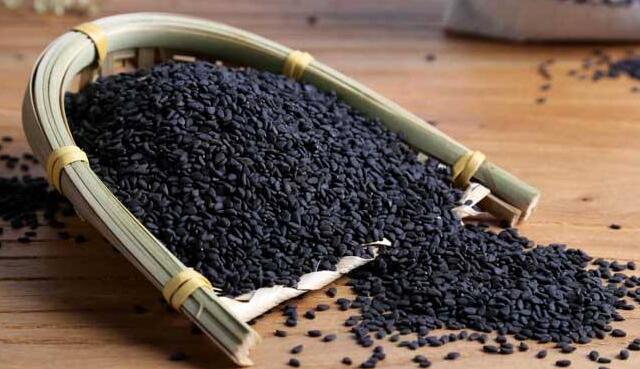 吃黑芝麻能使头发变黑吗