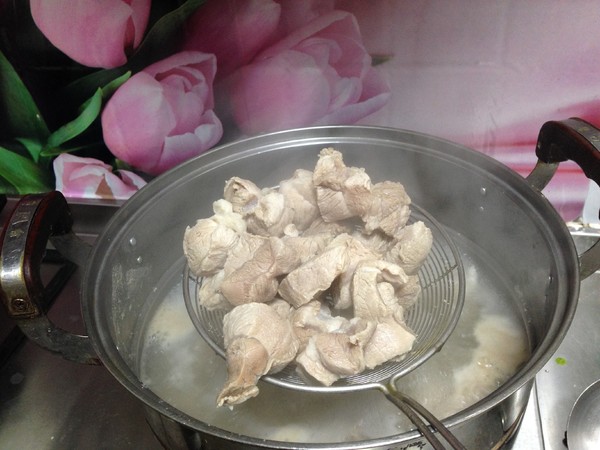 家常土豆炖肉的做法