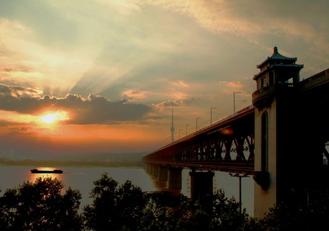 荆江河段洪涝灾害严重的原因