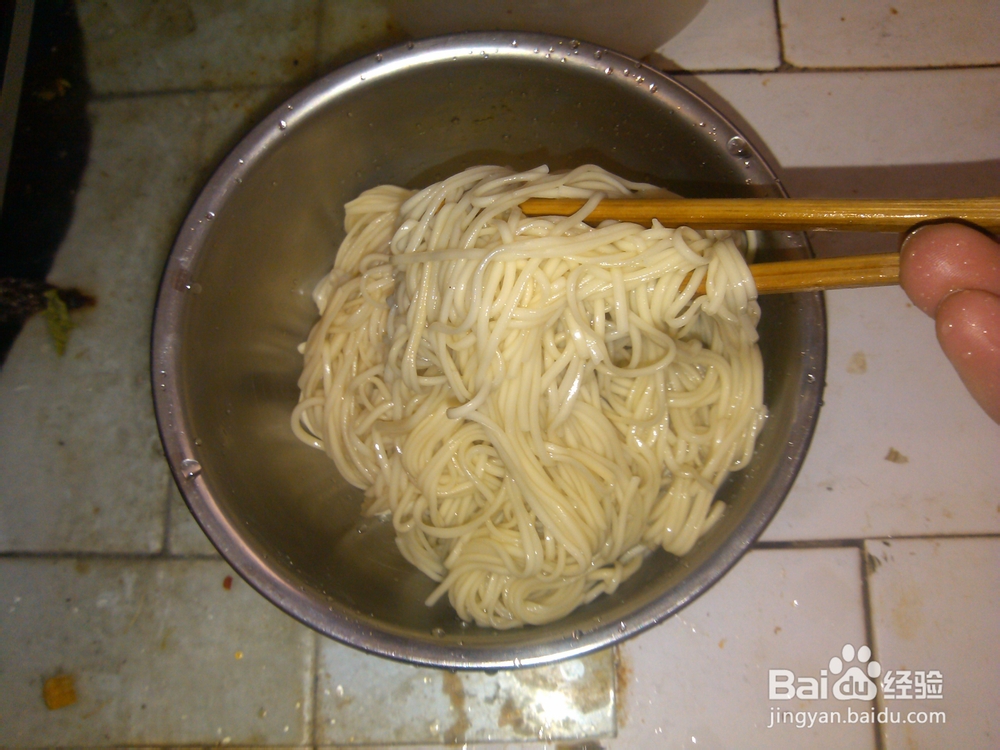 上班族的快速简单面条吃法——青菜瘦肉面