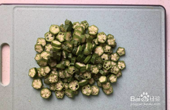 秋葵炒鸡丁的做法