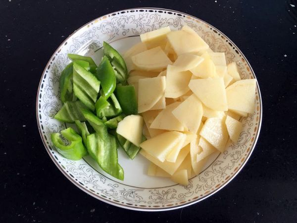 尖椒肉丝土豆片