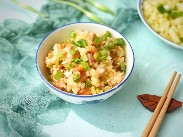 网红驾到：一颗番茄饭真的超好吃！