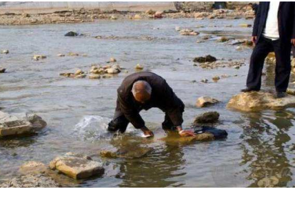 搭石这篇课文按照哪四个场景来描写的