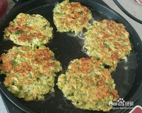 槐树花饼的做法