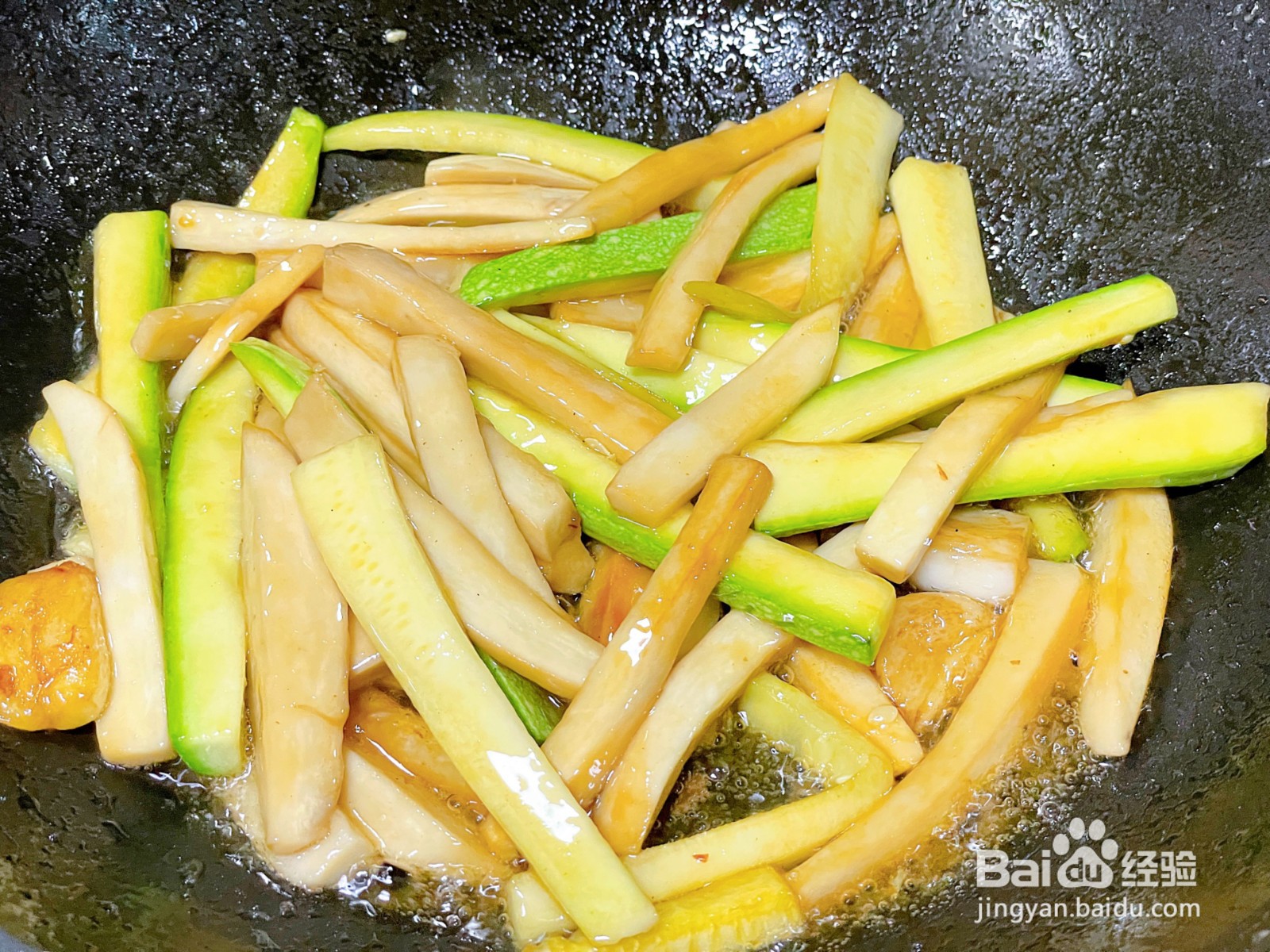 西葫芦炒茭白的做法