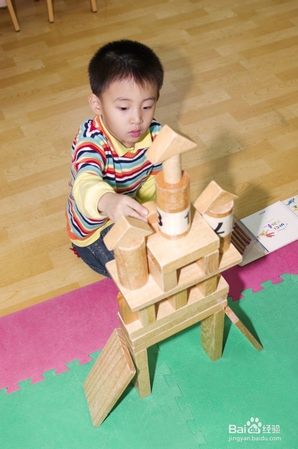 怎么教孩子用废旧物品做机器人