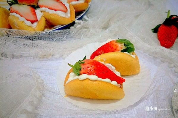 #网红美食我来做#奶油草莓小贝