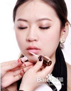 白领丽人如何化淡妆最得体