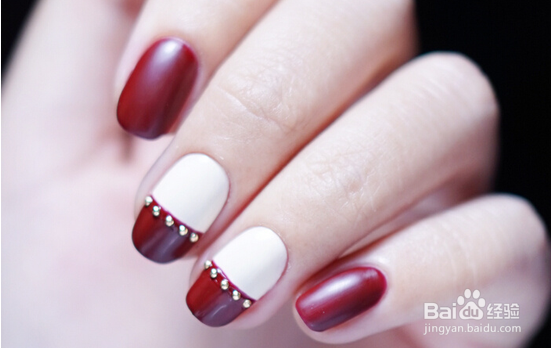 酒红撞色美甲教程