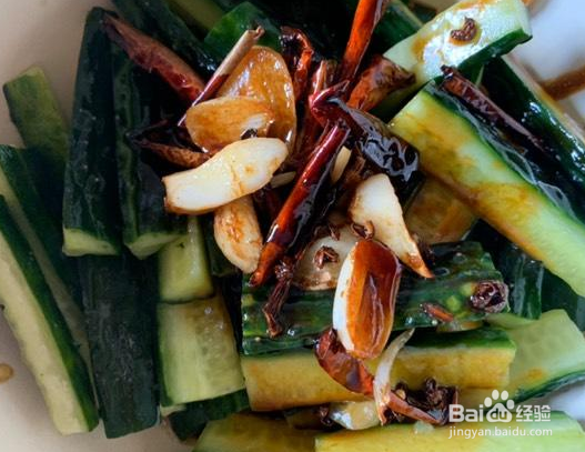 简单制作酸辣开胃酱汁黄瓜