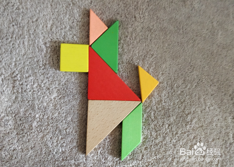 用七巧板怎样拼一只竖尾巴站着的狗？