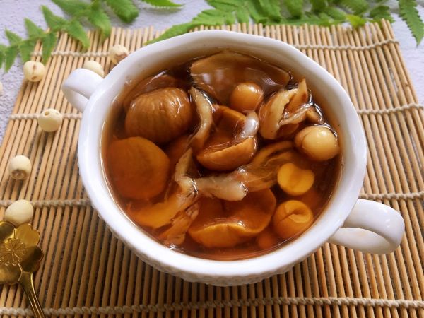 板栗莲子百合甜汤