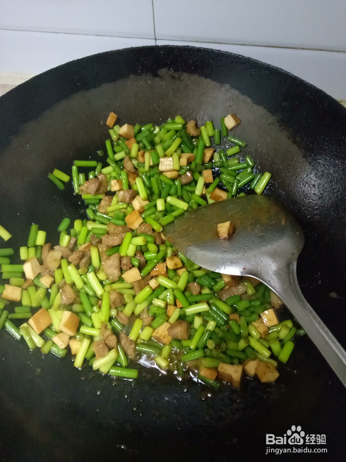 蒜薹炒豆干肉丁