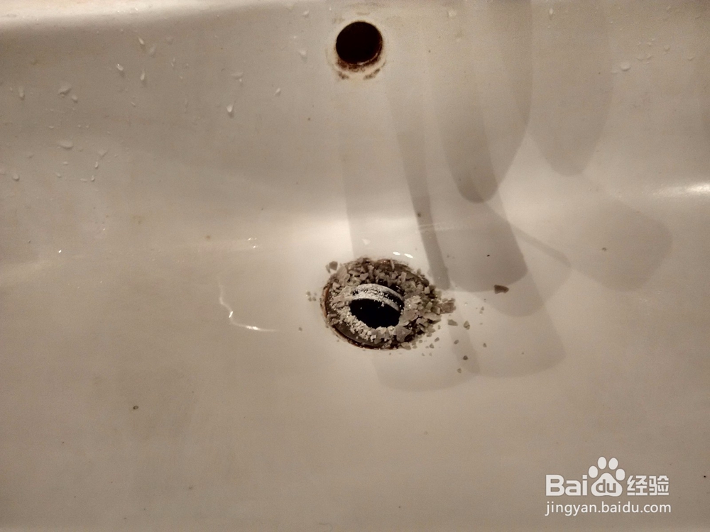 如何不拆装疏通面盆下水道