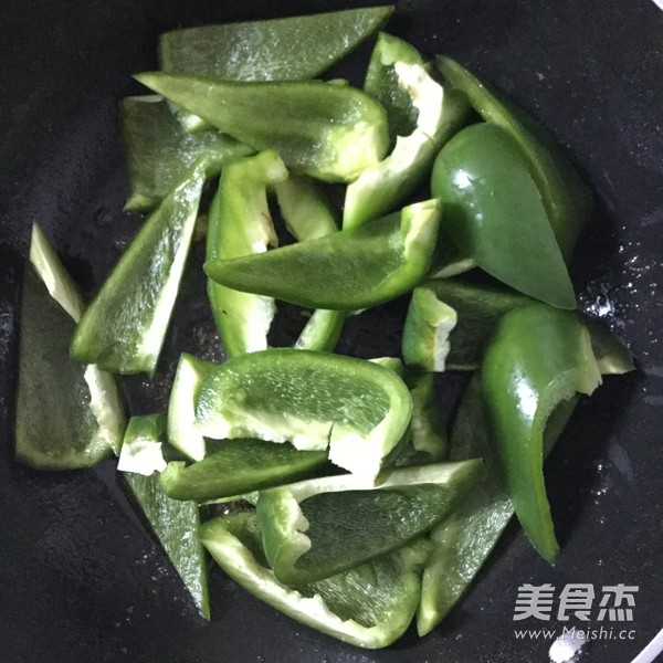 青椒炒牛肉的做法
