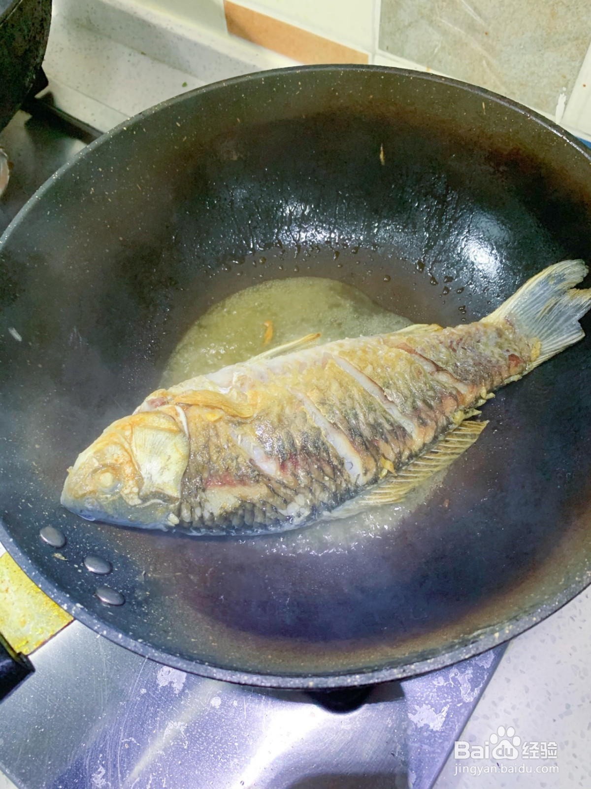 不粘皮的红烧鲫鱼的做法