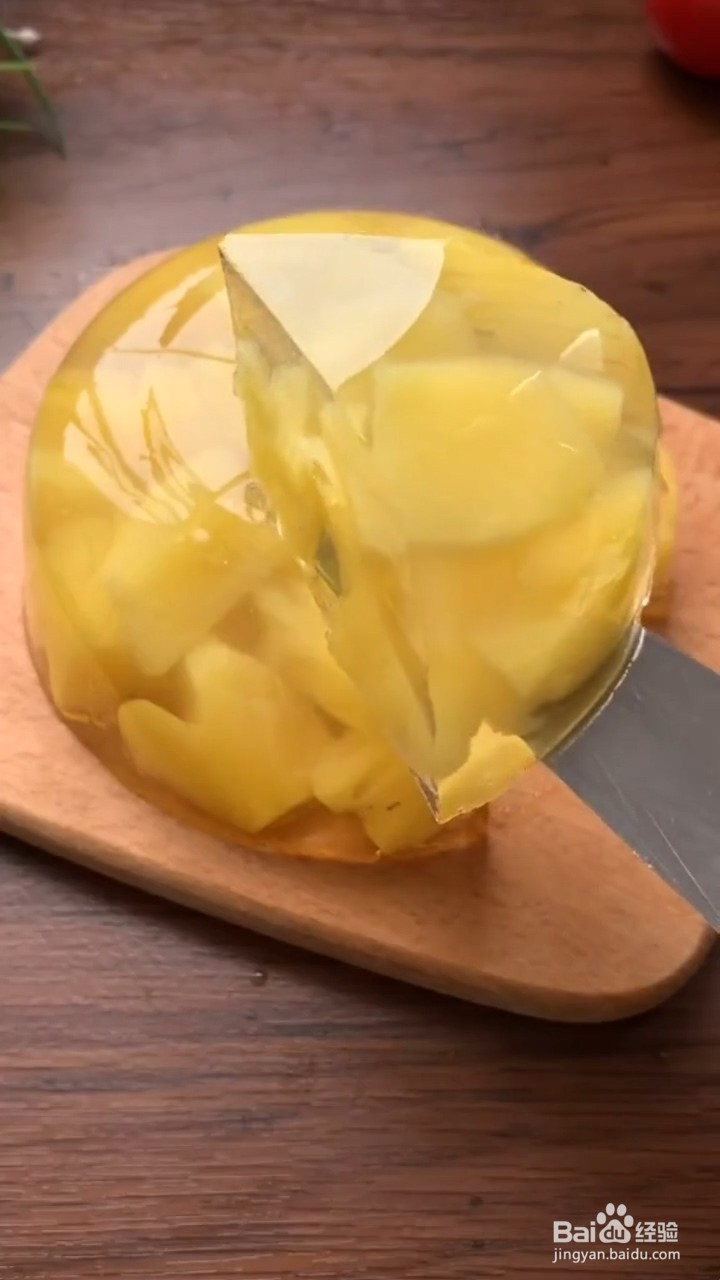 怎样在家自制冰凉爽口的菠萝果冻